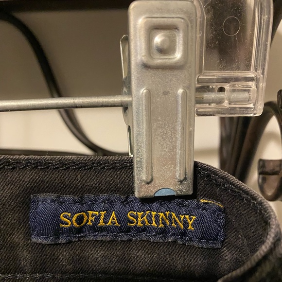 Lucky Brand Jeans - Picture 2 of 5